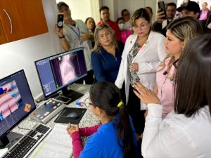 Primera Dama del Zulia impulsa atención médica a pacientes oncológicas en el Mes Rosa