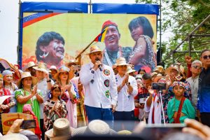 Gobernador declara al Zulia como estado multicultural, realiza anuncios y entrega financiamiento a comunas indígenas 