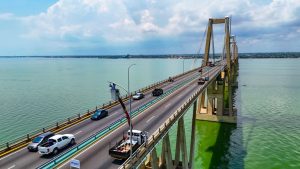 Gobernador Caldera inspecciona inicio de trabajos de reconstrucción del sistema de iluminación del Puente General Rafael Urdaneta