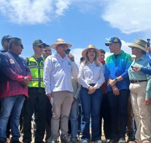 Ministro de Ecosocialismo Nelson Rodríguez encabeza jornada de siembra en la Vereda del Lago en Maracaibo