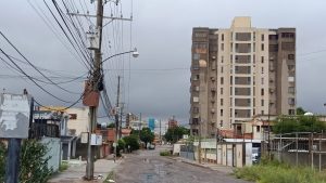 Zulia bajo la lluvia: Inundaciones viales y despliegue de organismos de seguridad marcan la jornada en Maracaibo y la COL